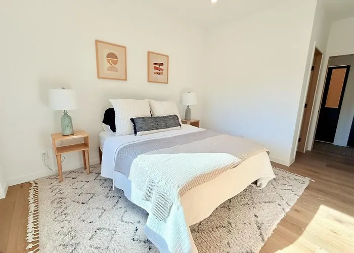 Private Hillside 2Br Suite Near Town