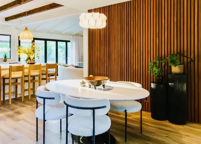 Stylish Designer Home Near Downtown